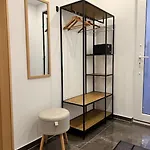 Ganzes Haus Mit Einer Terrasse, Garten Und Klimaanlage 別荘 *