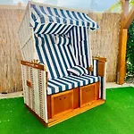 Ganzes Haus Mit Einer Terrasse, Garten Und Klimaanlage