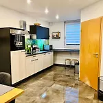 Ganzes Haus Mit Einer Terrasse, Garten Und Klimaanlage 別荘
