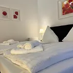 別荘 Ganzes Haus Mit Einer Terrasse, Garten Und Klimaanlage