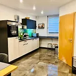 Ganzes Haus Mit Einer Terrasse, Garten Und Klimaanlage *