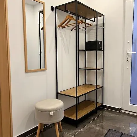 Ganzes Haus Mit Einer Terrasse, Garten Und Klimaanlage Hébergement de vacances *