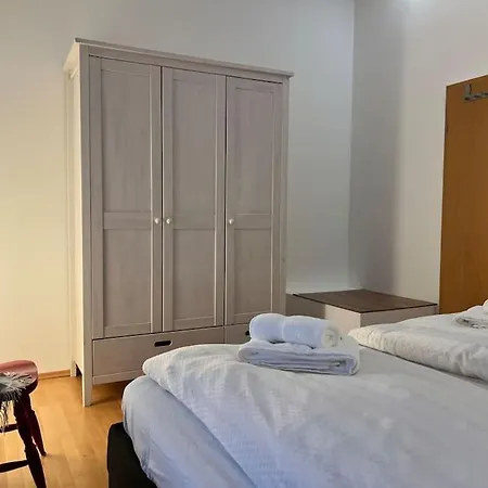 Ganzes Haus Mit Einer Terrasse, Garten Und Klimaanlage *