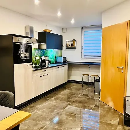 Ganzes Haus Mit Einer Terrasse, Garten Und Klimaanlage Hébergement de vacances