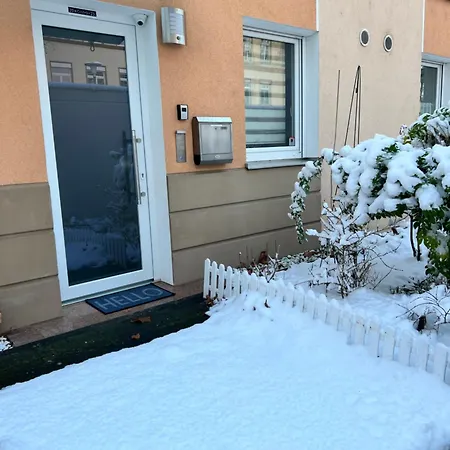Ganzes Haus Mit Einer Terrasse, Garten Und Klimaanlage