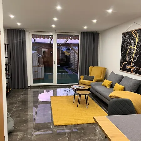 Ganzes Haus Mit Einer Terrasse, Garten Und Klimaanlage 펜션