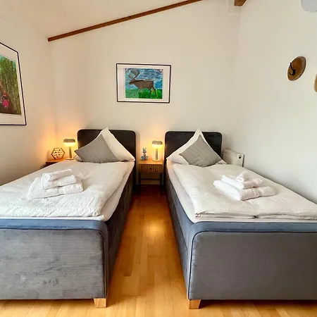 Ganzes Haus Mit Einer Terrasse, Garten Und Klimaanlage 펜션