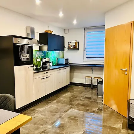 Ganzes Haus Mit Einer Terrasse, Garten Und Klimaanlage *