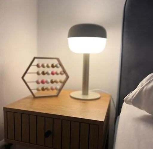 Ganzes Haus Mit Einer Terrasse, Garten Und Klimaanlage *