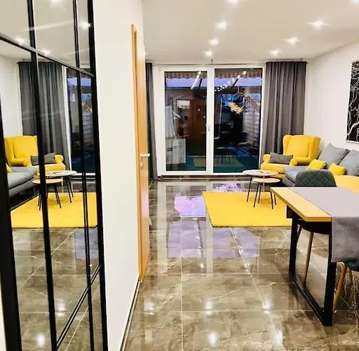 Ganzes Haus Mit Einer Terrasse, Garten Und Klimaanlage Дом отдыха