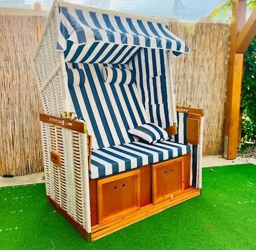 Ganzes Haus Mit Einer Terrasse, Garten Und Klimaanlage