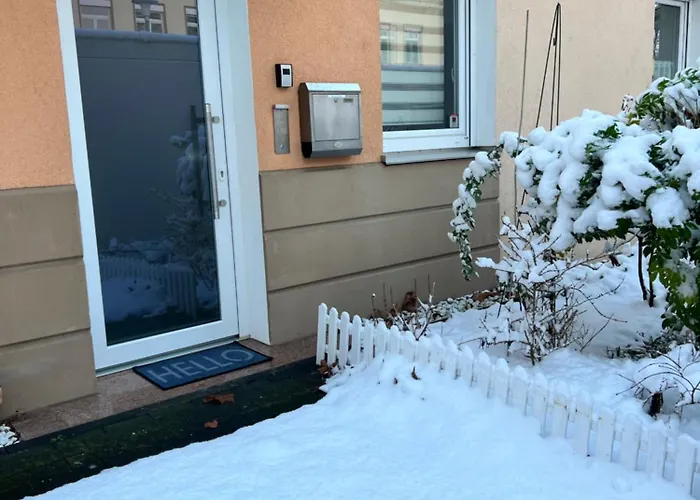 Ganzes Haus Mit Einer Terrasse, Garten Und Klimaanlage